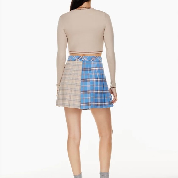 Aritzia - Sundays Best - Olive Mini Skirt - 15” - Size 2 - Picture 4 of 8